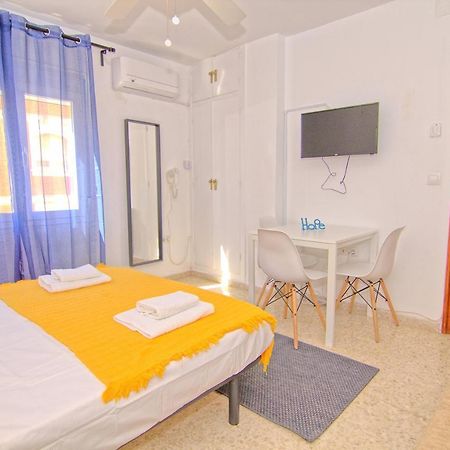 Low Cost Rooms Malaga River Eksteriør billede