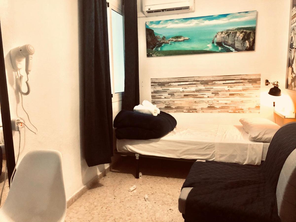 Low Cost Rooms Malaga River Eksteriør billede