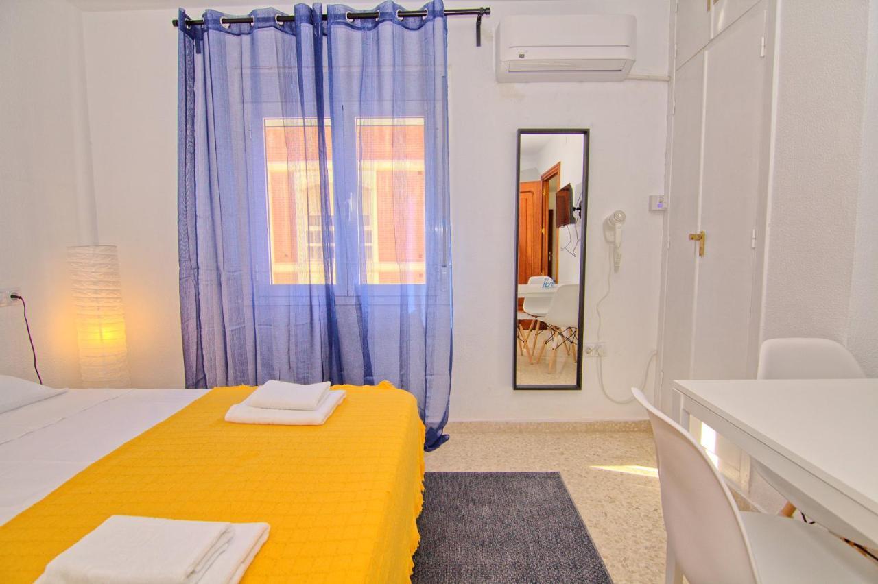 Low Cost Rooms Malaga River Eksteriør billede