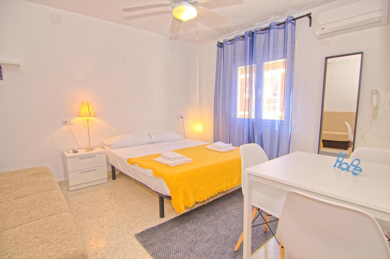 Low Cost Rooms Malaga River Eksteriør billede