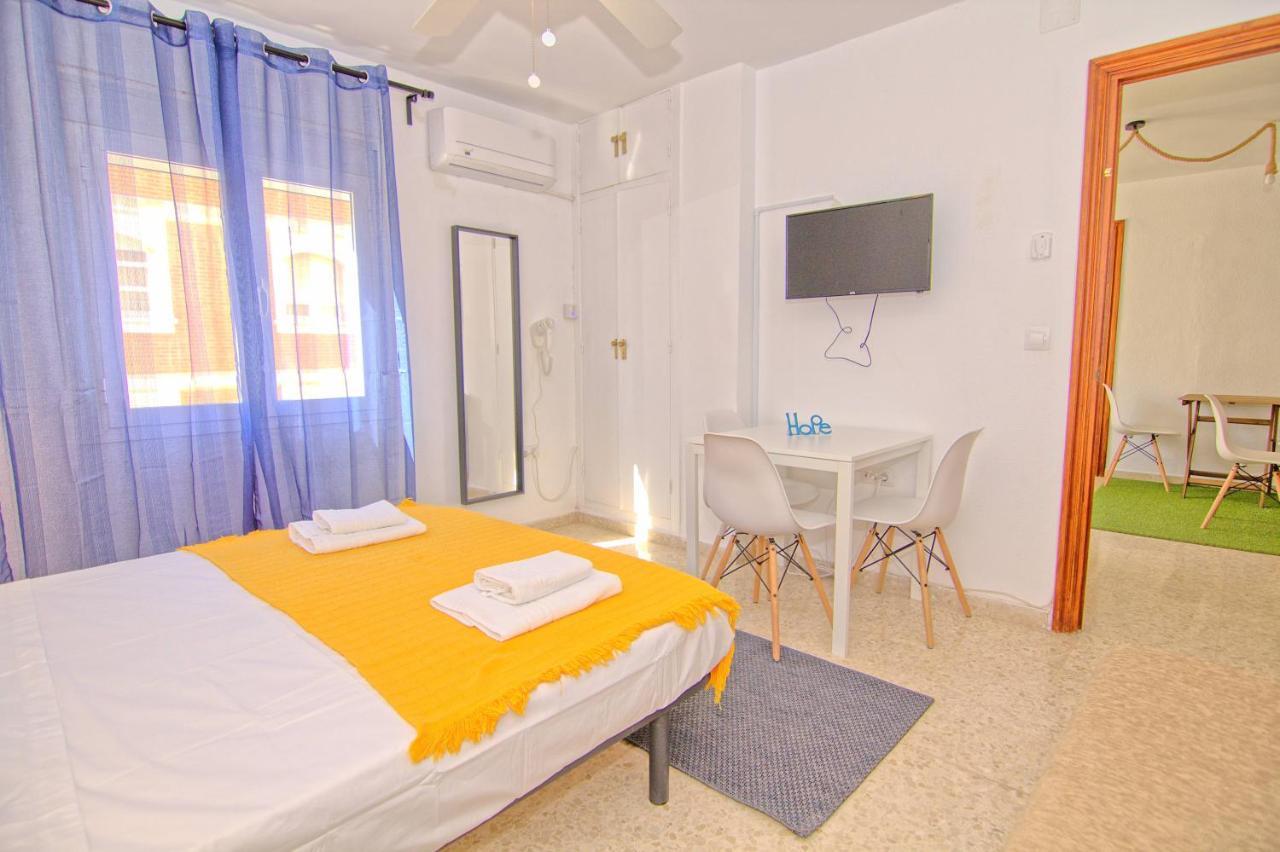 Low Cost Rooms Malaga River Eksteriør billede
